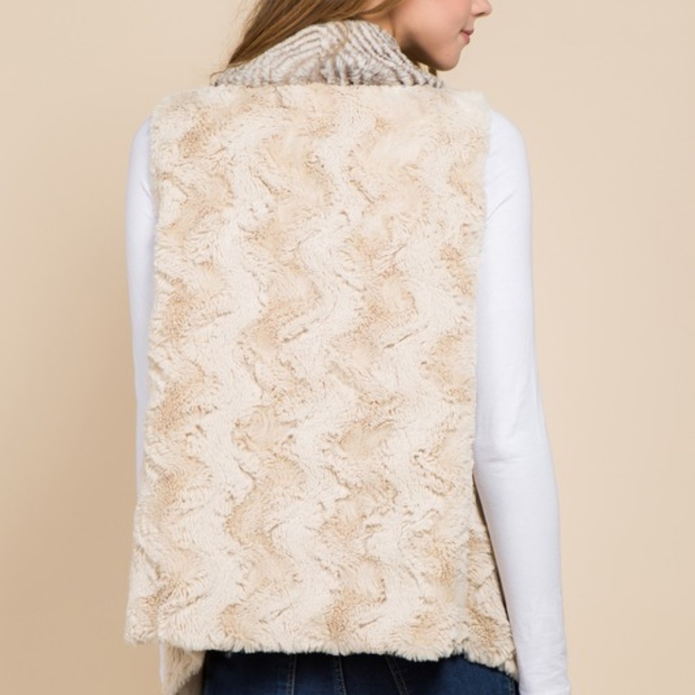 ⭐️  FAUX FUR VEST - Picture 5 of 5